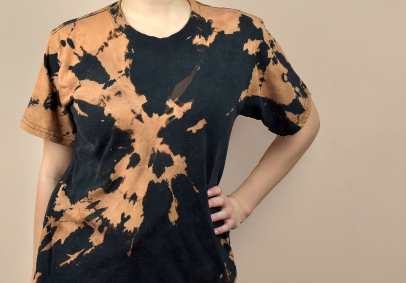 3 Simple Ways to Bleach Design Clothes