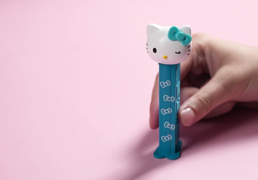 How to Fill a Pez Dispenser: 8 Steps