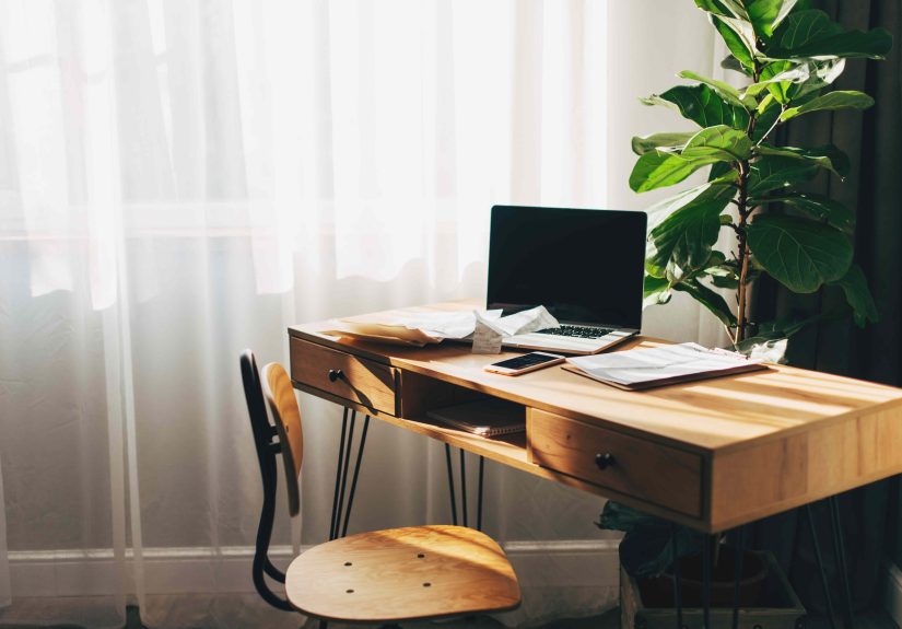 5 Pieces of Desk Clutter You Don't Even Notice AnymoreAnd How to Toss It