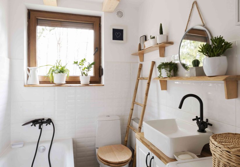 5 Things That Always Make Your Bathroom Look Small, Designers Say