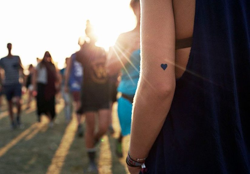 Double-jointed elbows: Causes, symptoms, complications