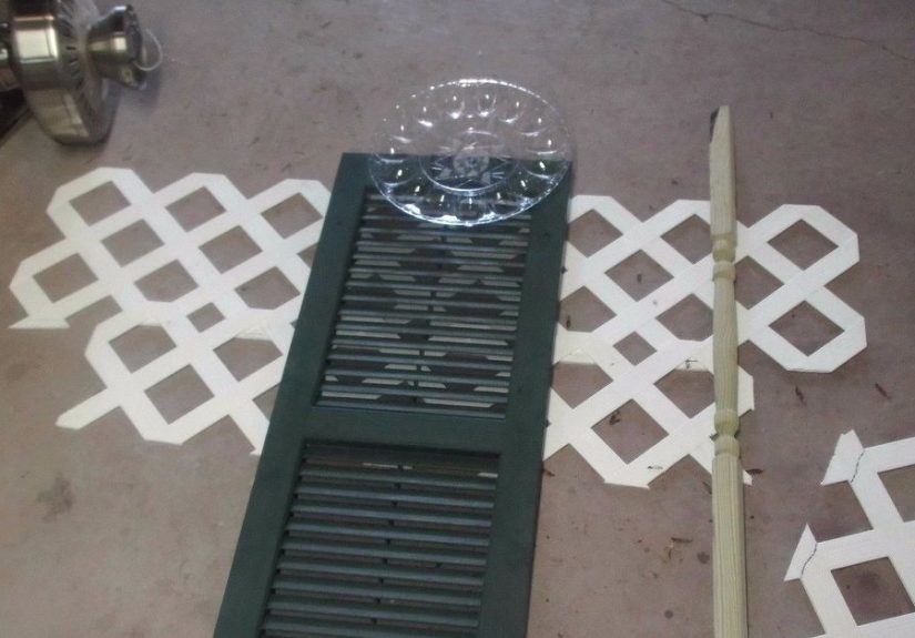 How to Make a Festive Angel From A Plastic Window Shutter