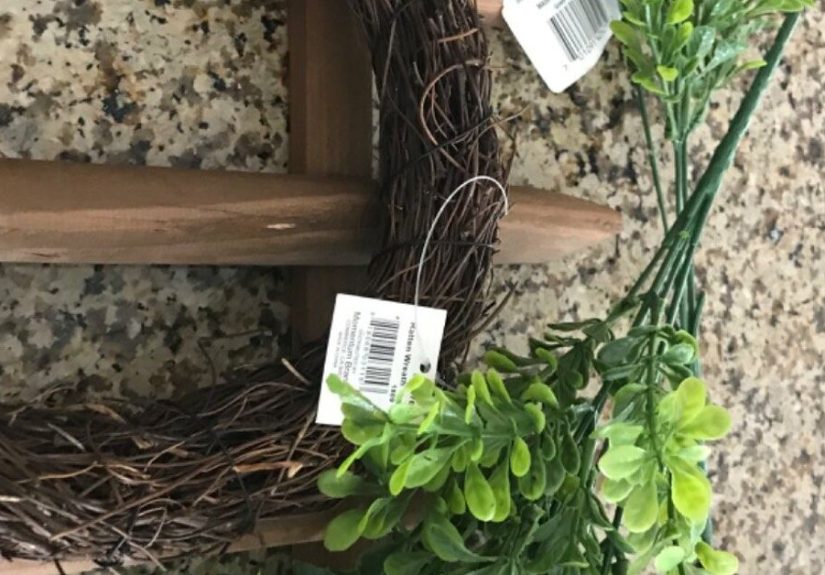 How to Make Dollar Store Picket Fence Wall Decor DIY