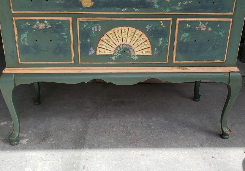 How to Transform Antique Cedar Chest to Entryway/Side Table DIY