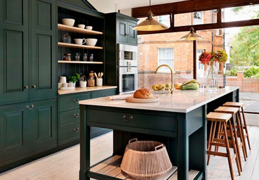 13 Stunning Dark Kitchen Cabinet Ideas