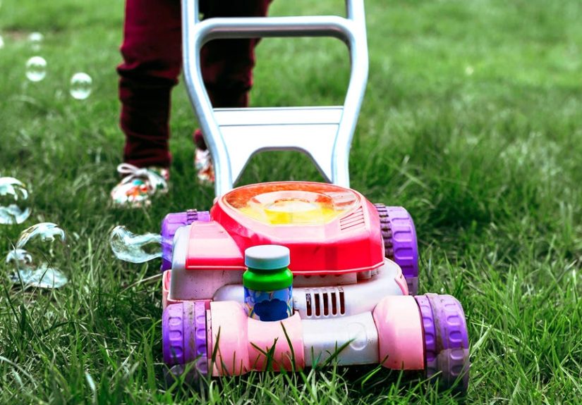 8 Best Toy Lawn Mowers for Kids 2025 - Lawn Mower Toys With Bubbles