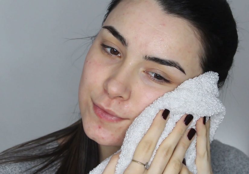 Easy Ways to Apply Foundation with a Sponge: 11 Steps