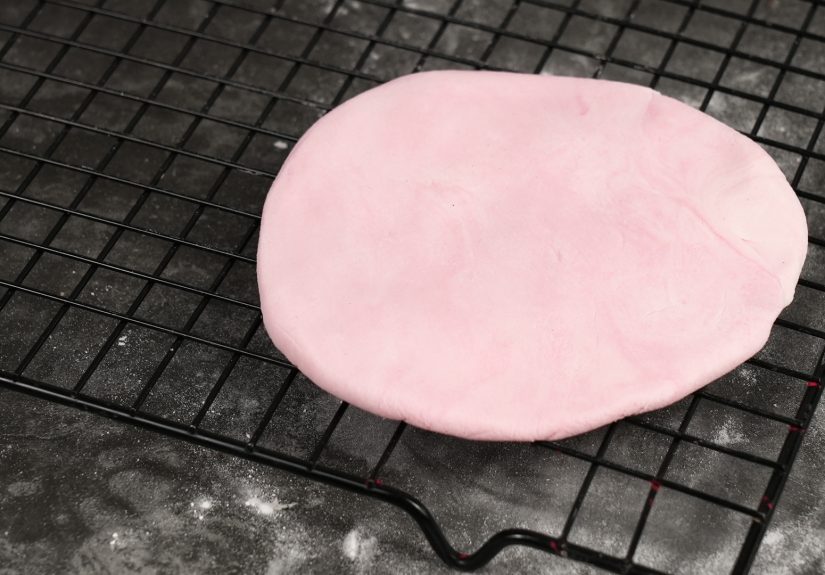 How to Dry Fondant Fast: 8 Quick Drying Tips & Tricks