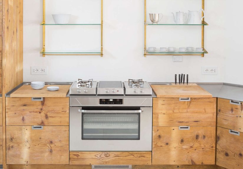 Kitchen of the Week: A Katrin Arens Design in Sardinia with 250-Year-Old Wood