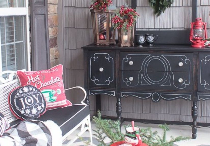 Schoolhouse Inspired Vintage Christmas Porch Decorations