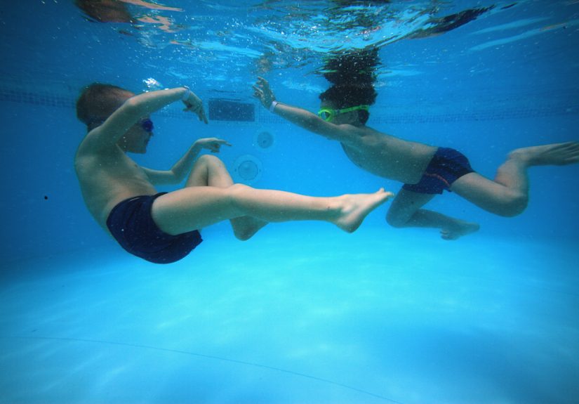 #616 Trying to Understand What Your Friend's Saying When You're Underwater - 1000 Awesome Things