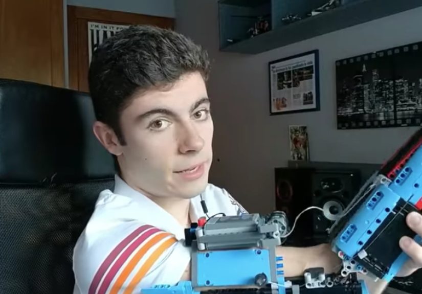 Engineer Teen Builds His Own Prosthesis From Lego