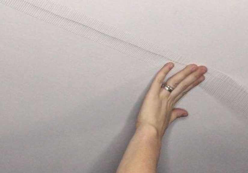 How to Fix a Crack in a Wall or Ceiling Quickly & Easily